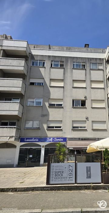 Apartamento T2 com terraço em Santa Marinha ( Vila Nova de Gaia )