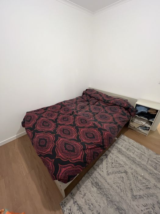 Cama de casal como nova