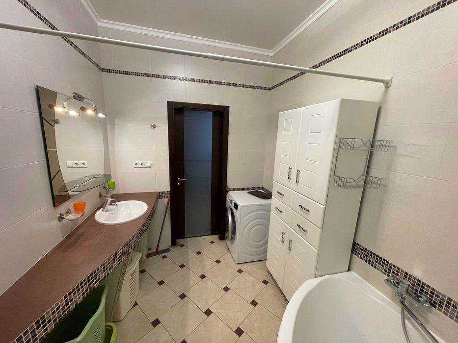 вул .Левка Лук'яненка 21/3