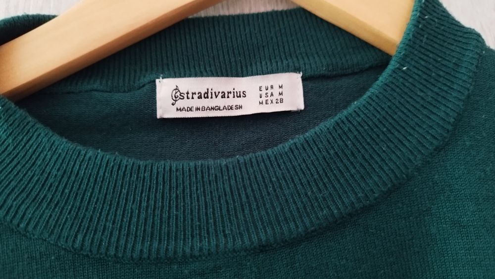 Sweter damski z pufiastymi rękawami