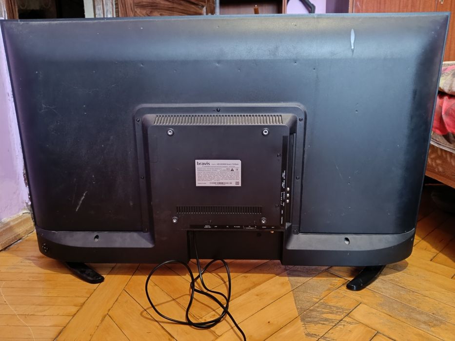 Телевизор Bravis 43дюйма смарт ТВ