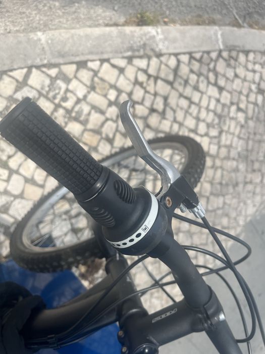 Bicicleta de montanha em bom esta