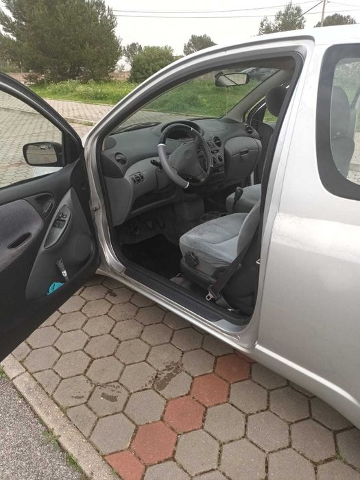 Toyota Yaris versão Sol