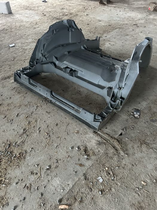 Задня частина Тесла МоделY