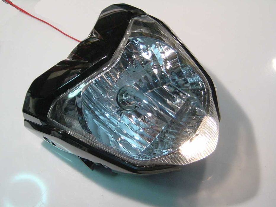 Farol para mota com mínimos, médios e máximos