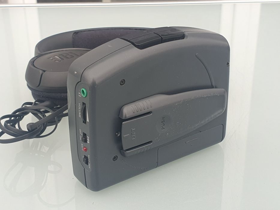 Odtwarzacz przenośny walkman Philips aq6681 z radiem