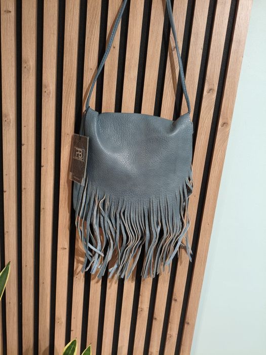 Torebka w stylu Boho z klapką i frędzlami