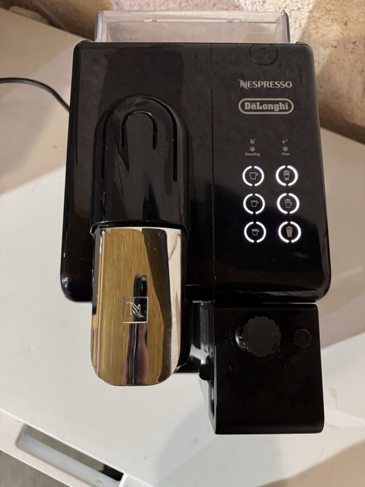 Кавомашина капсульна DeLonghi Nespresso Lattissima Touch EN 560.B