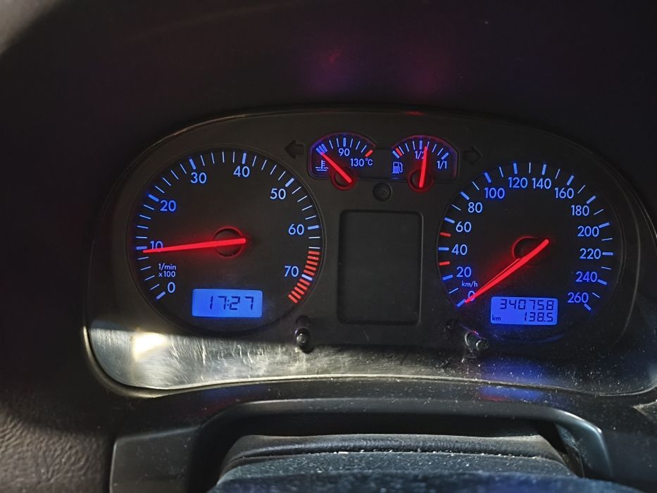 VW Golf 4, 1.6 SR, benzyna-gaz, hak, 2 komplety kół Alu.