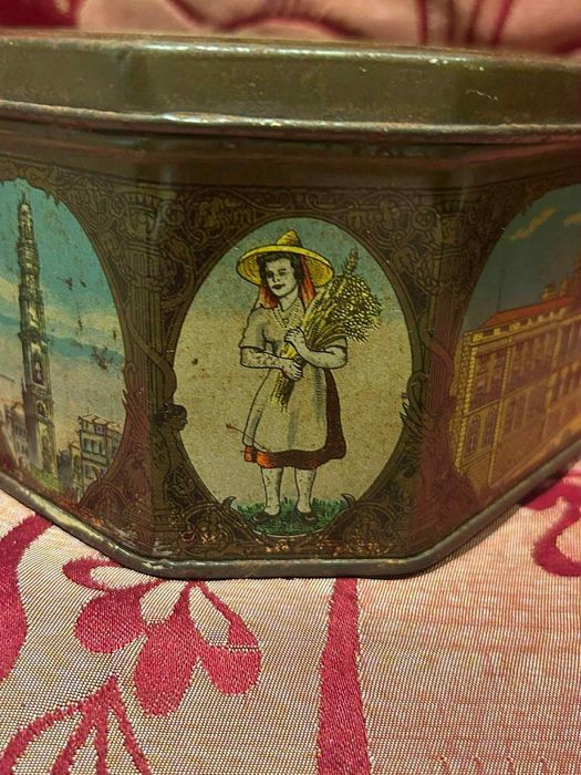 Lata antiga de coleção