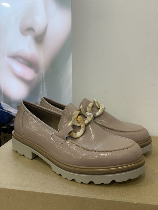 Damskie lakierowane mokasyny rozmiar 40