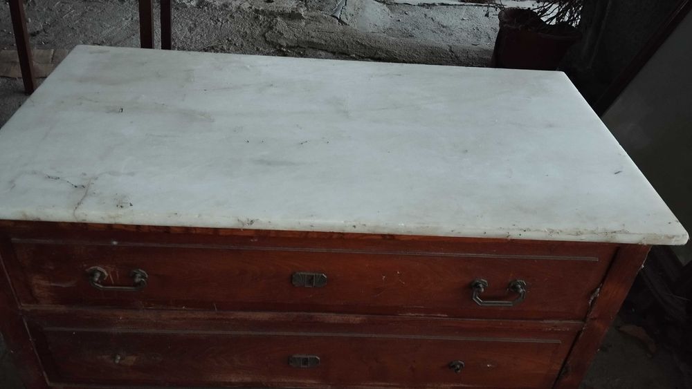 Cómoda em Madeira Maciça com Mármore e Espelho