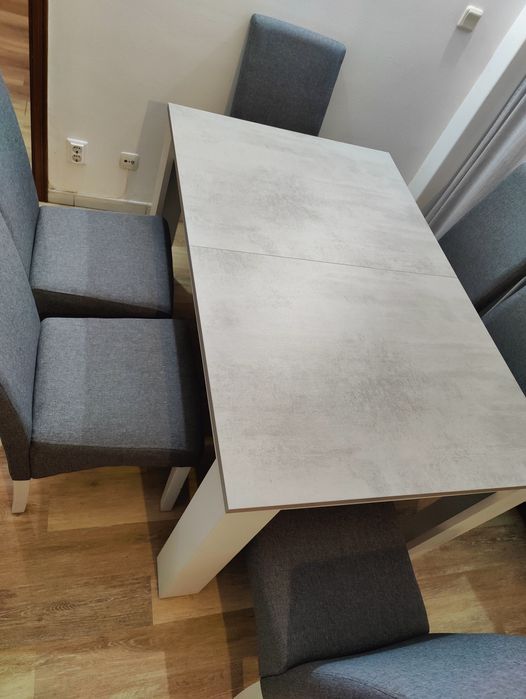 Mesa de jantar  extensível + 8 cadeiras