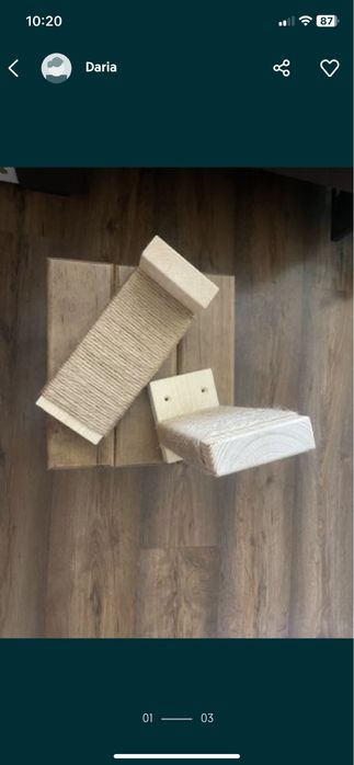 Drewniane stopnie ścienne dla kota.