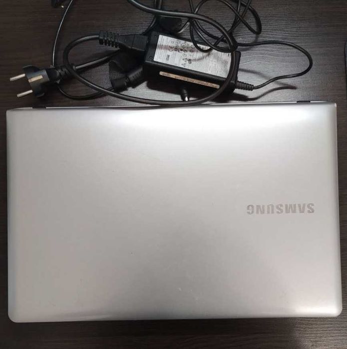 Laptop Samsung NP300E5E