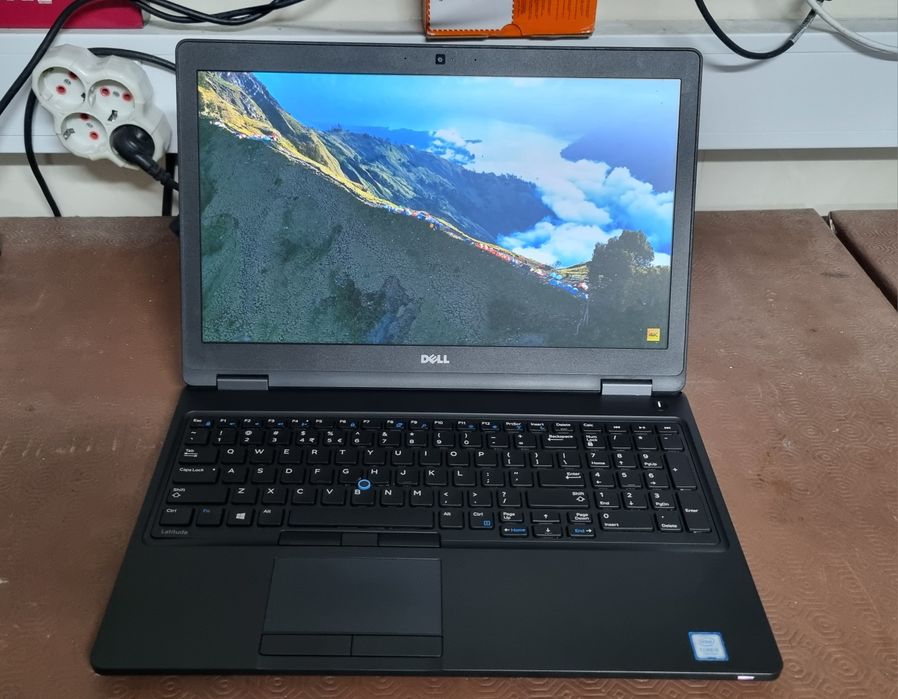 Dell 5580 / I5-7200U / 8gb / 256SSD
