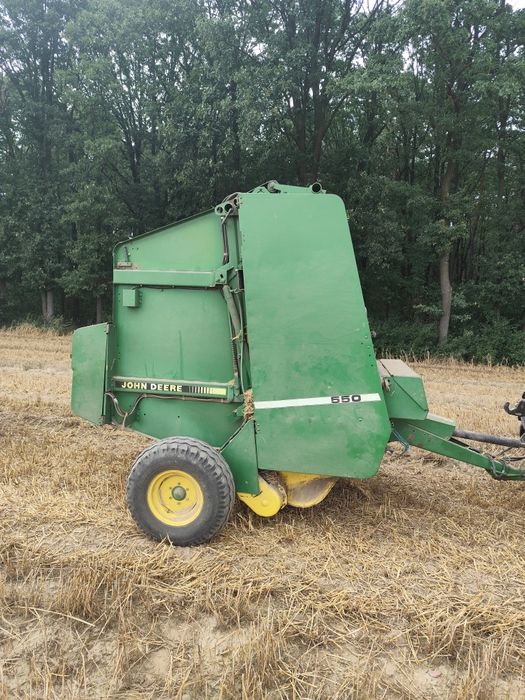 Prasa John Deere 550
