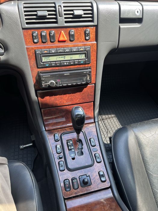 Mercedes Benz e class w210 2001 рік 2.6 газ бензин автомат