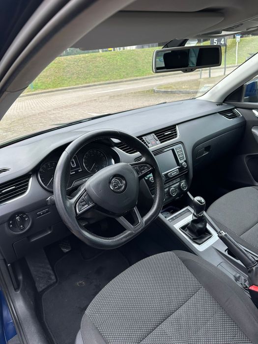 Skoda oktavia 2.0 tdi 150cv.Troco por um carro de sete lugares.