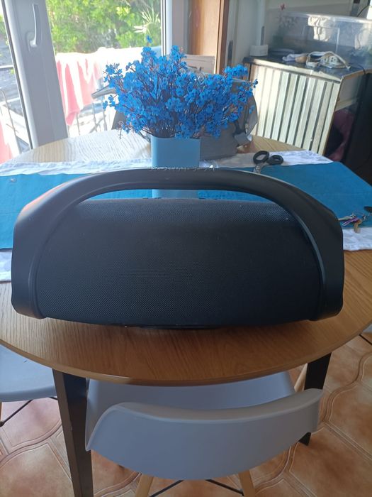 JBL Boombox  JBL