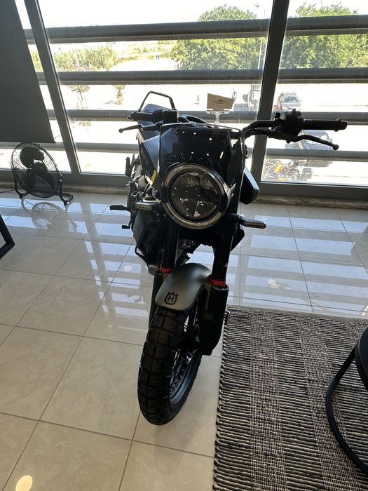 Husqvarna Svartpilen 125 para entrega imediata