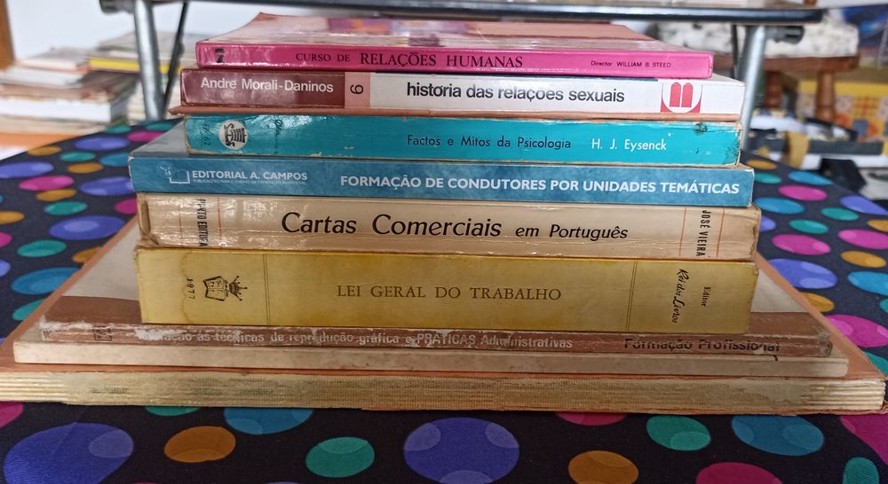 Livros técnicos, clássicos e enciclopédias