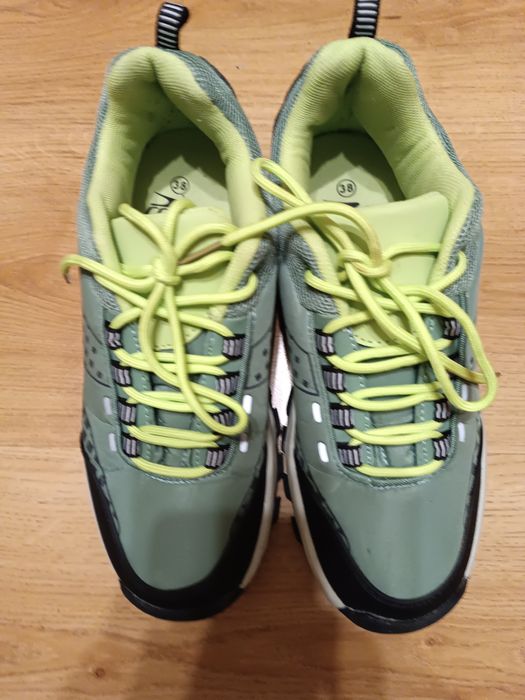 Жіночі трекінгові кросівки