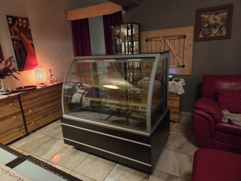 Witryna cukiernicza JUKA