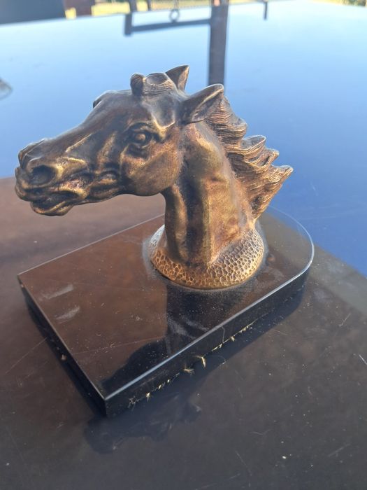 Cabeça de cavalo em bronze