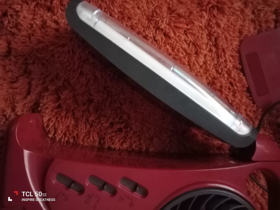 Aparelho antigo com rádio/ lanterna fluorescente/ ventilador .