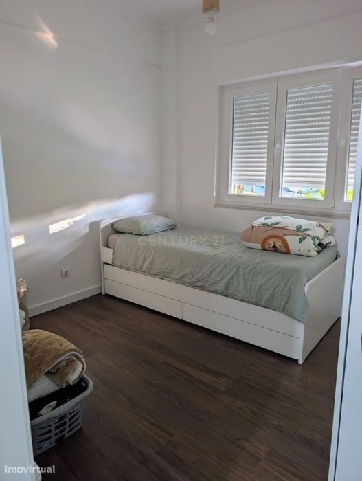 Apartamento T2 Totalmente Remodelado | 78 m² | Zona Central com boa Ac