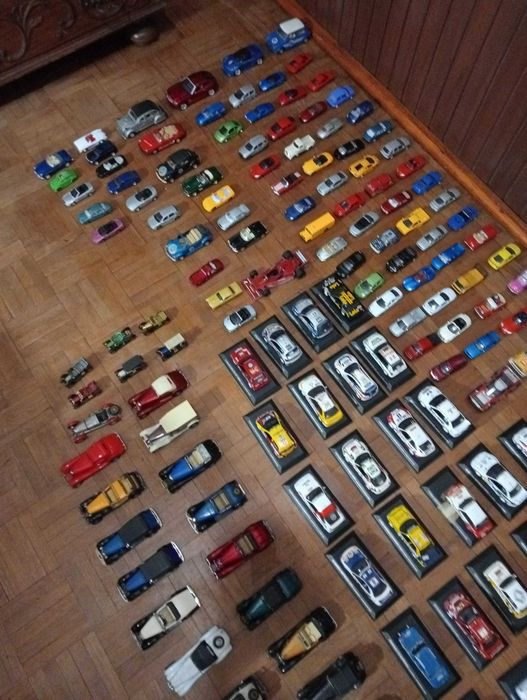 Lote 173 Miniaturas (Rali Anos 80/90 + Literatura Completa e Réplicas de carros antigos e vários modelos)