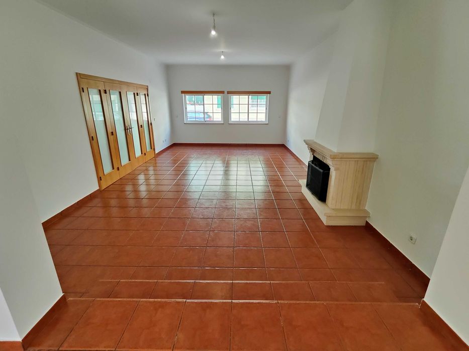 Moradia T4 + 1 Palmela ( Permuta Possível)