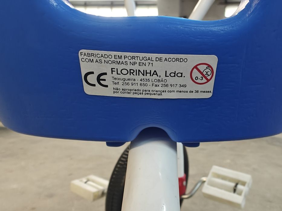 Brinquedo  antigo triciclo Português
