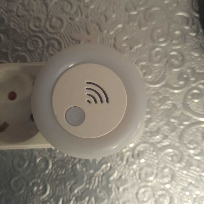 Guardião Nocturno: Repelente Ultrassónico com Luz Nocturna