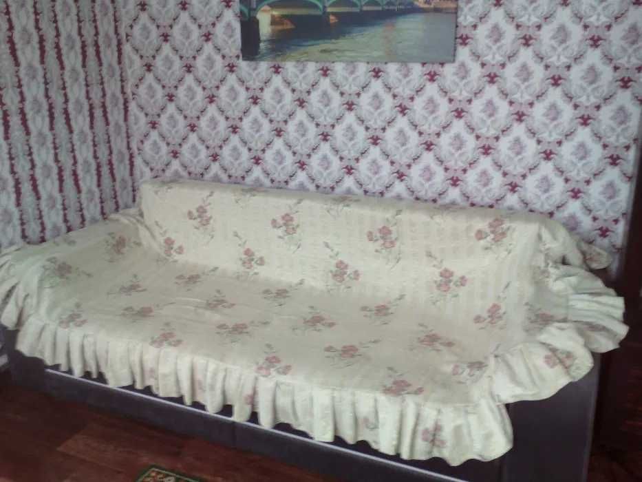 Большое покрывало на диван либо кровать. Размер 250х135