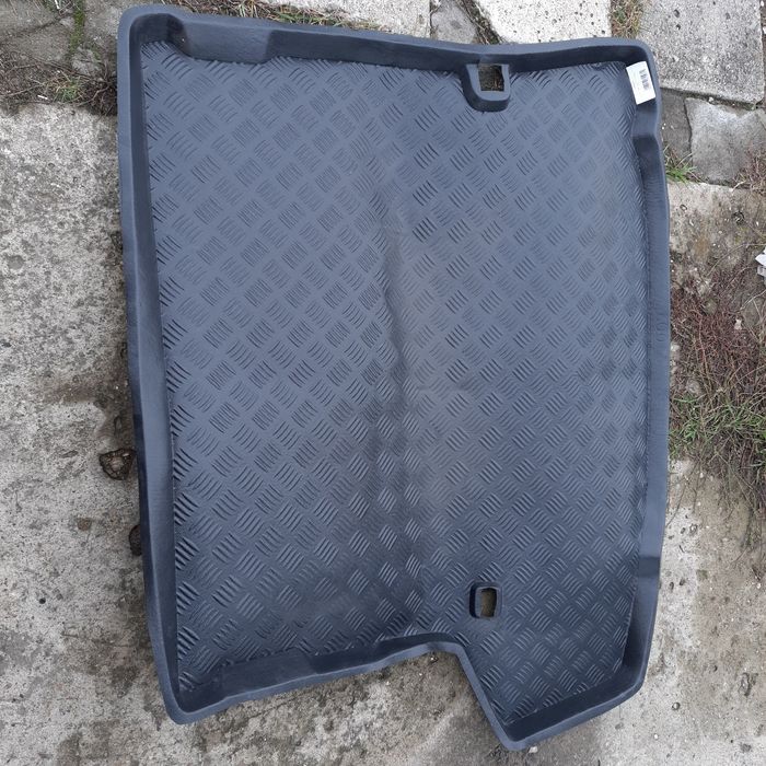 Mata, wykładzina do bagażnika toyota corolla od 2013r.