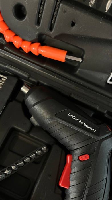 акумуляторна викрутка, шуруповерт, потужна, в комплекті з аксесуарами