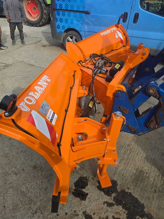 Pług do śniegu strzałka Volant hydrauliczny składany euro tuz 2,5-3,2m