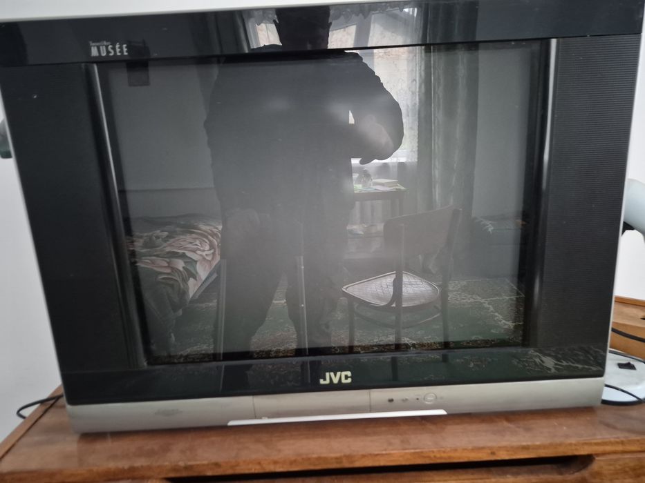 телевізор JVC в робочому стані