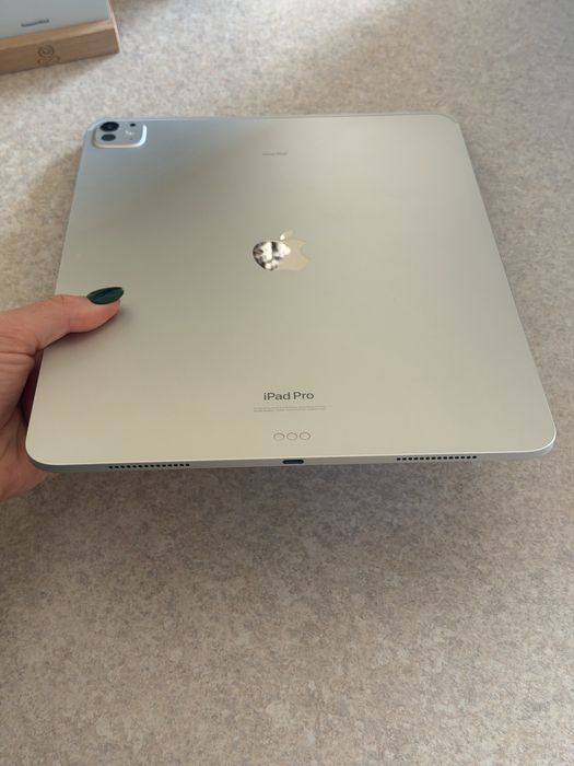 iPad Pro 13 M4 256 GB Wi-Fi Silver, 99% baterii