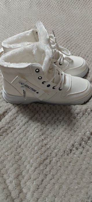 Nowe damskie śniegowce ocieplane