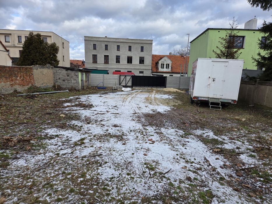 Wynajme plac 1100m2( CENTRUM)