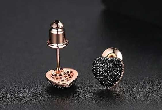 Kolczyki ślubne czarne cyrkonie w różowym złocie serduszka