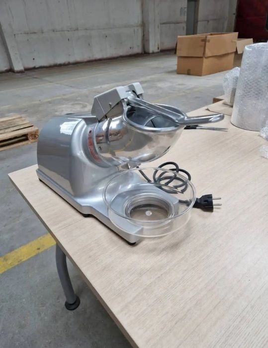 Elekyryczna kruszarka do lodu Vema