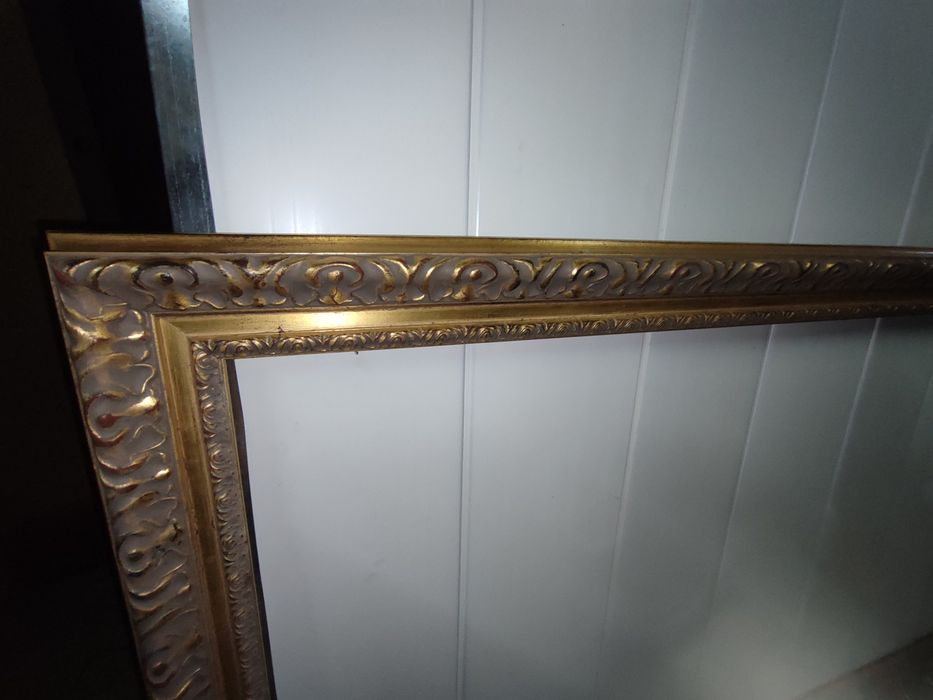 Moldura dourada  .