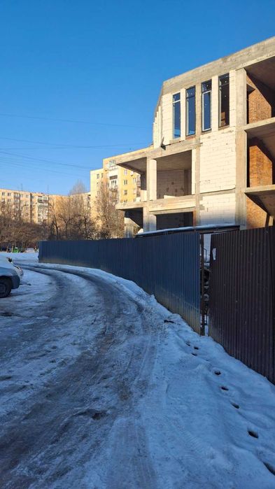 Продається ділянка біля новозбудованого житлового комплексу