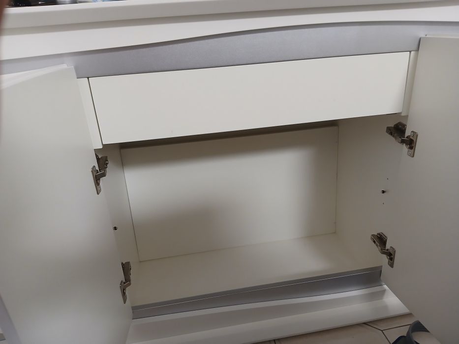 Aparador Moderno Lacado Branco + Espelho de Design – Como Novo