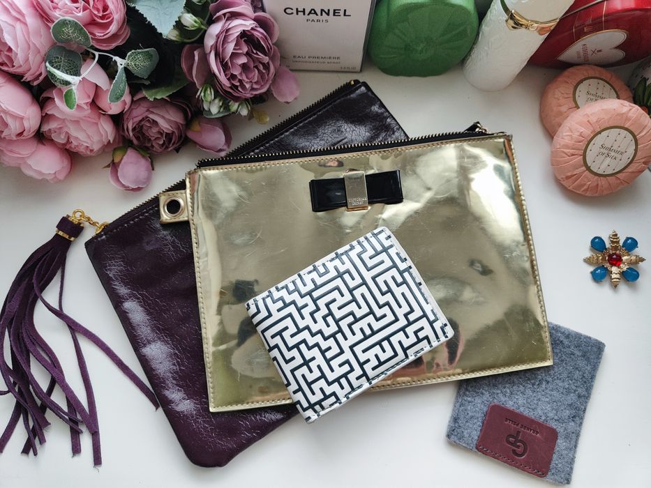 Білий шкіряний гаманець