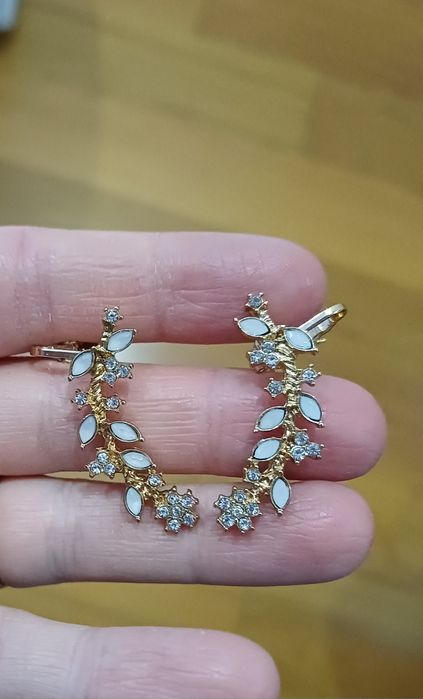 Brincos earcuf novos da H&M